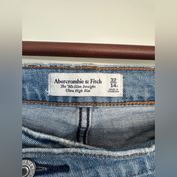 Abercrombie & Fitch High Rise Straight 90s Fit Jeans - Picture 6 of 6